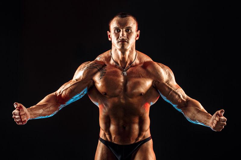 孤立的背景下的无躯干男人