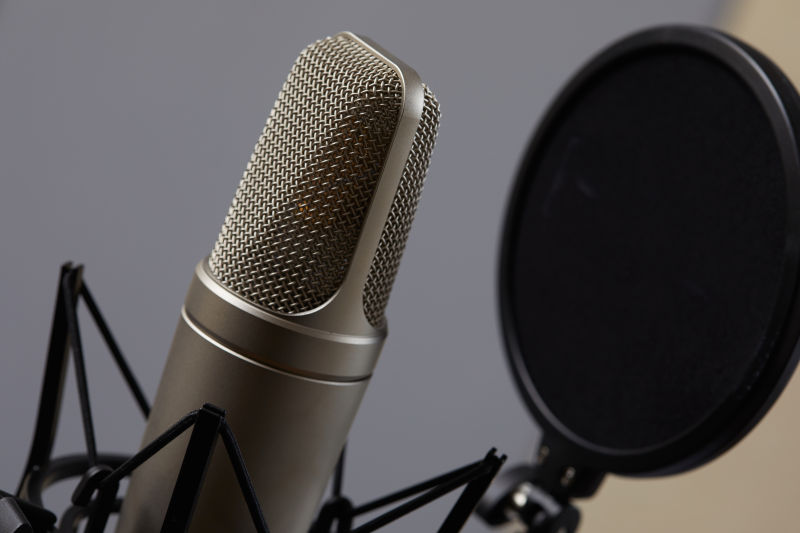 录音室里的专业麦克风