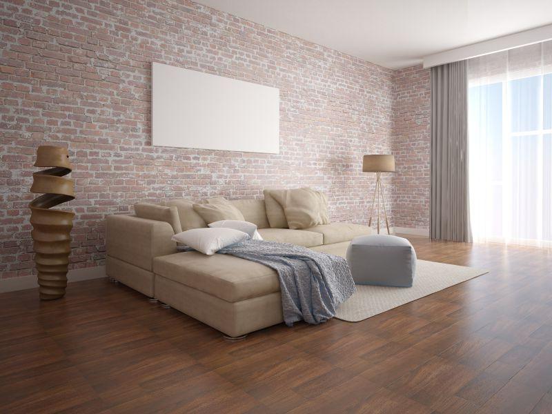 现代客厅里有一个舒适的沙发