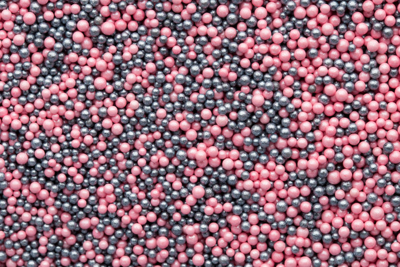 两种亮色的糖果