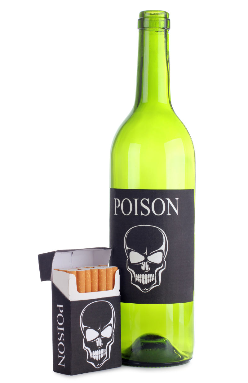 一瓶酒和一包香烟