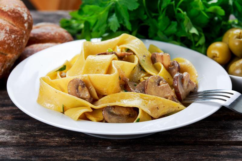 意大利蘑菇及其他草药