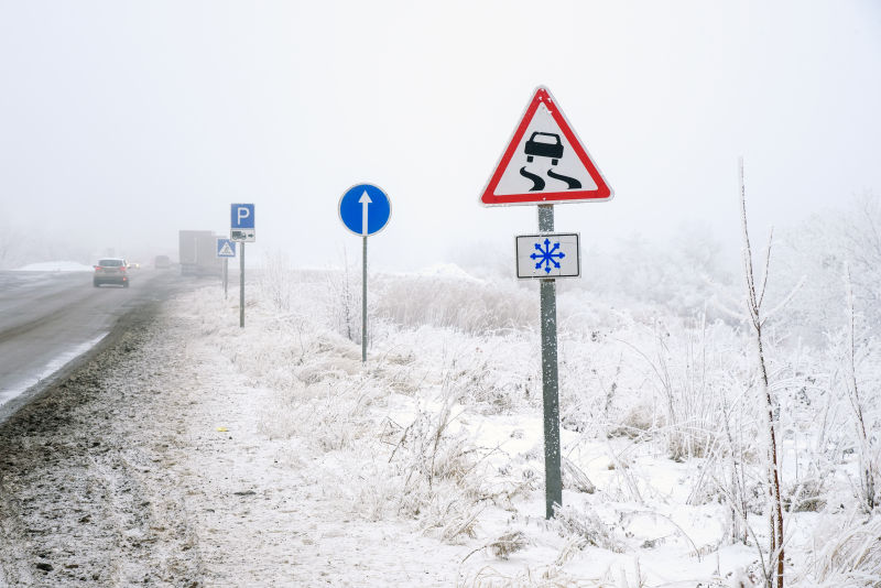 危险道路标识牌图片 冬季道路滑道标志素材 高清图片 摄影照片 寻图免费打包下载