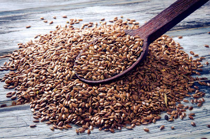 木板上的一堆种子