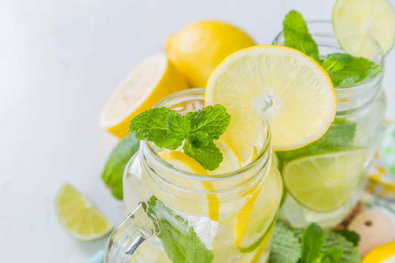 柠檬薄荷排毒饮料