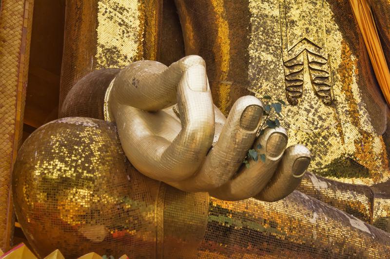 膝盖上的金佛手