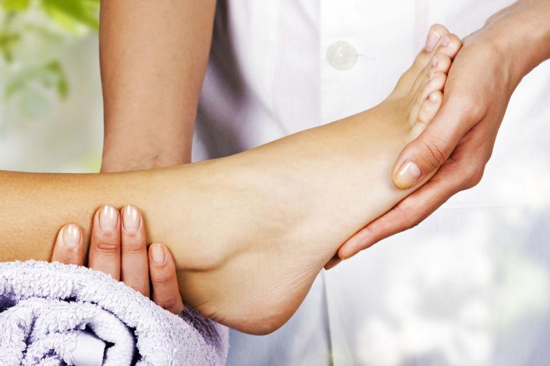 SPA温泉疗法的足底按摩