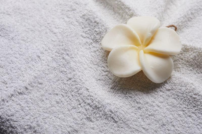 棉毛巾上的水疗spa花朵