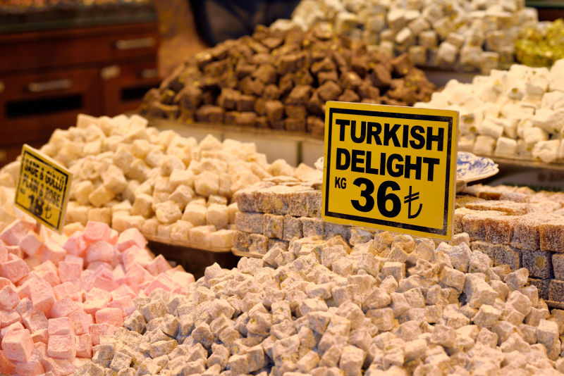 美味好吃的正方形土耳其甜点