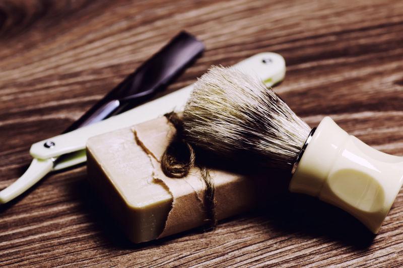 锋利的肥皂刷复古