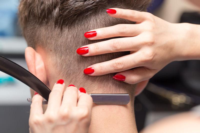 美容院剃刀理发