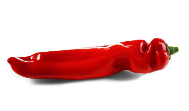 白色背景中的红色辣椒