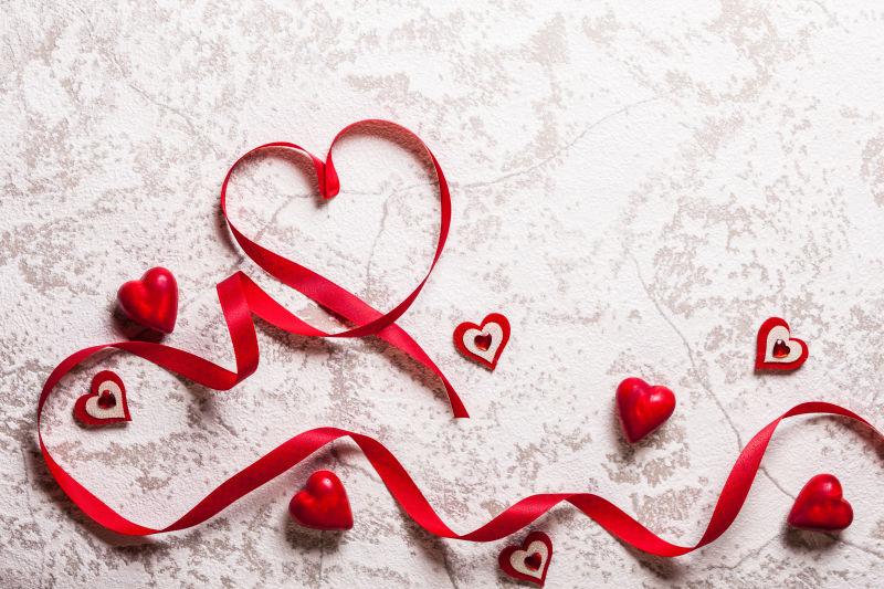 情人节红色丝带和糖果概念