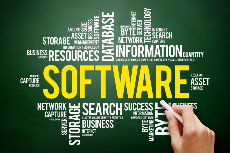 绿色黑板上的软件词云拼贴创意