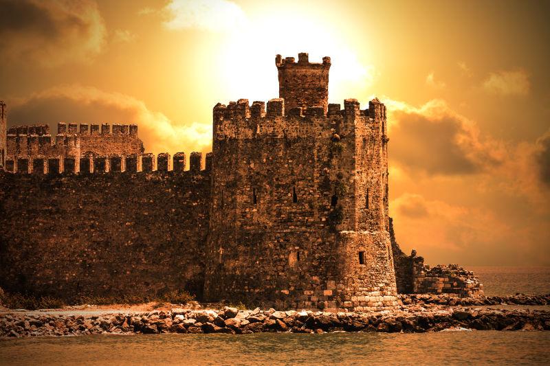 海岸线边上的老式城堡