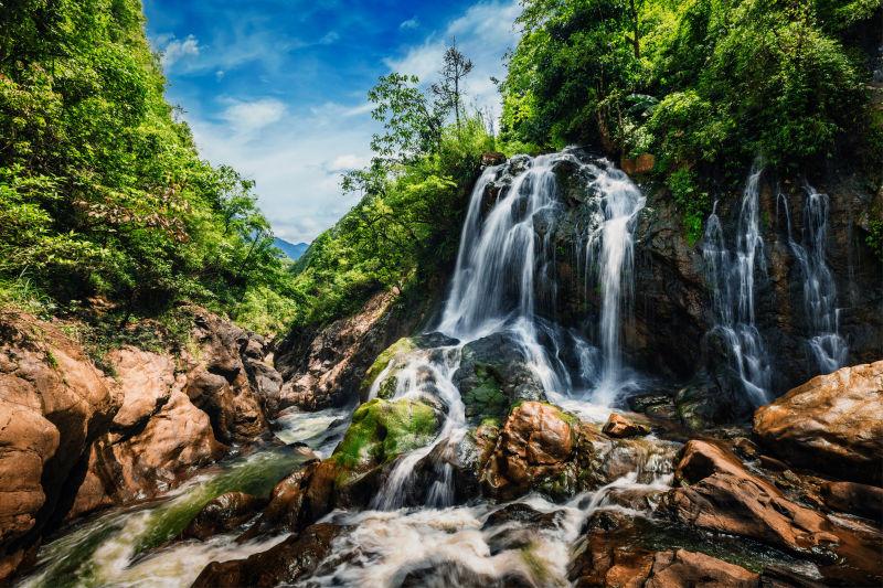 越南萨帕猫猫村附近的瀑布