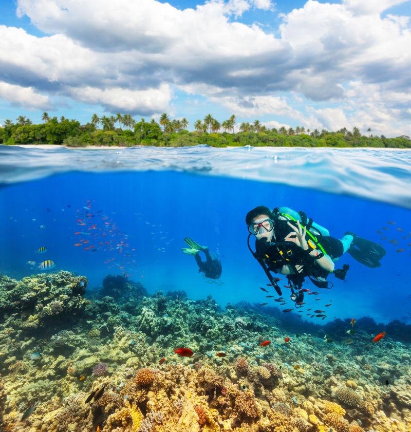 潜水员水下珊瑚礁
