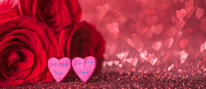 红色心形背景中红玫瑰和红心