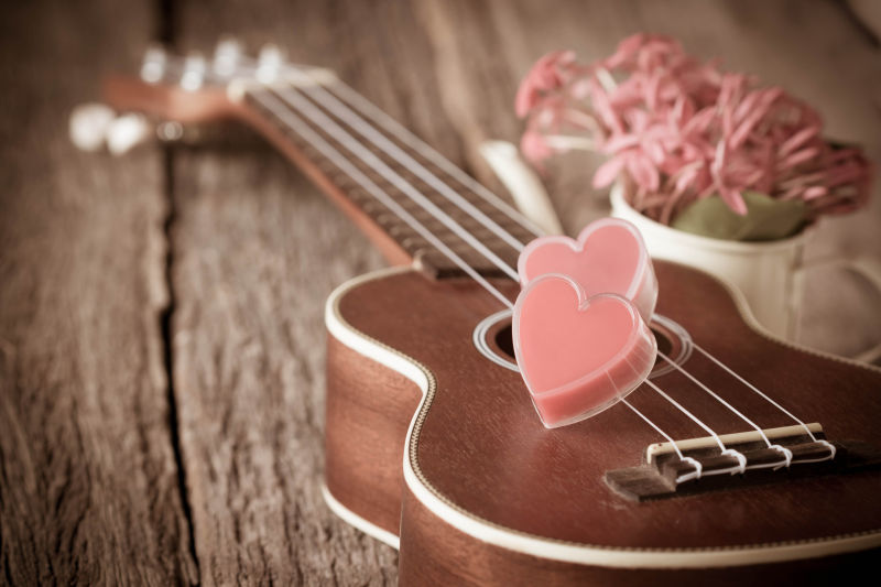 情人节花朵背景与心和吉他