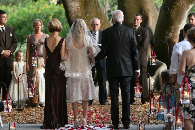 户外大树下结婚典礼