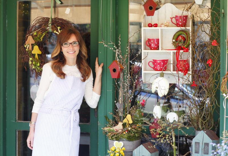 微笑成熟的女人花店小生意花店老板
