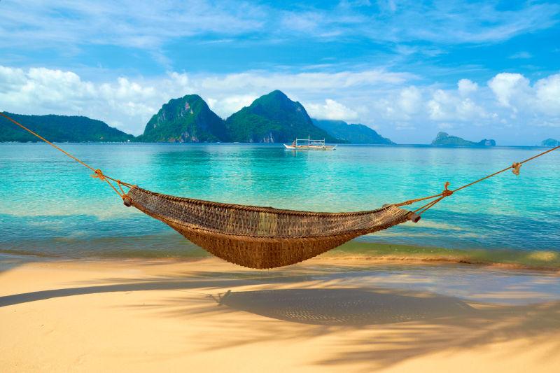 海滩边的吊床