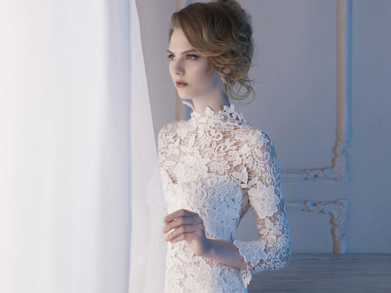 橱窗里的蕾丝女装