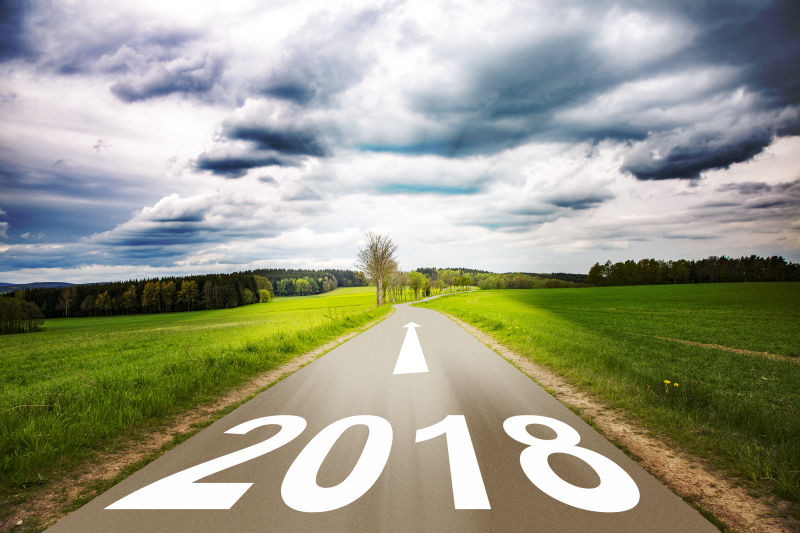 路面上的白色2018字体