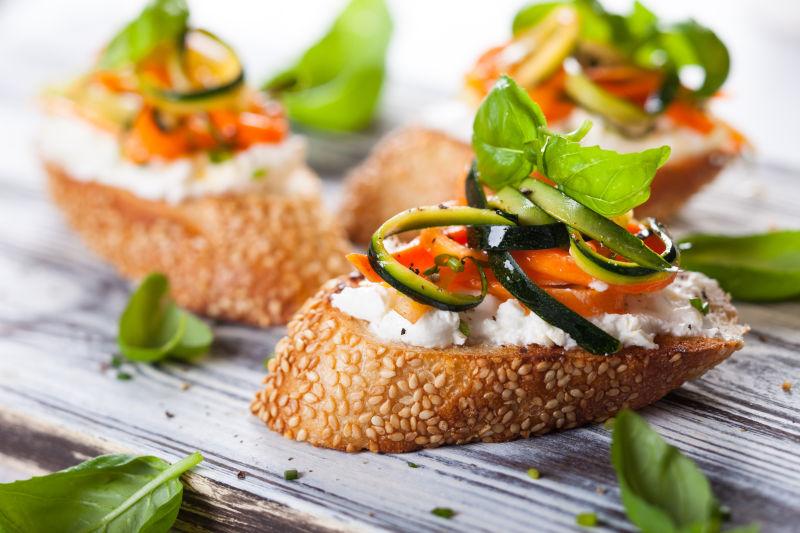 美味的胡萝卜奶酪面包