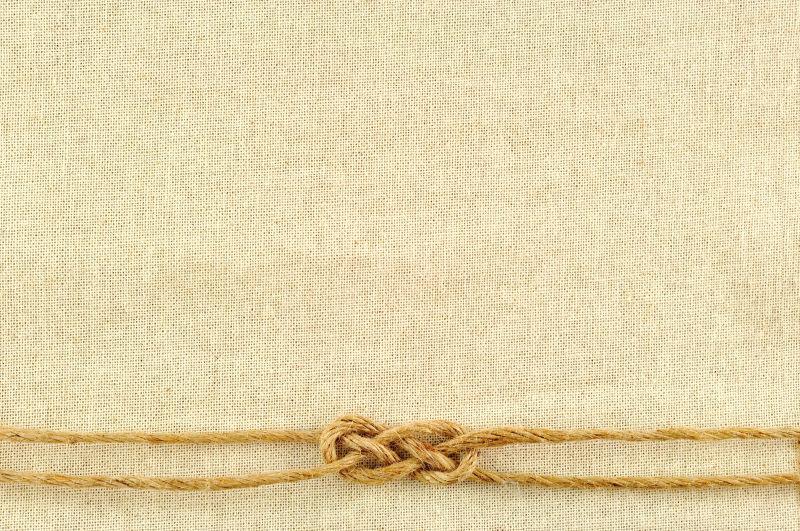 用粗麻布制成的绳索框架