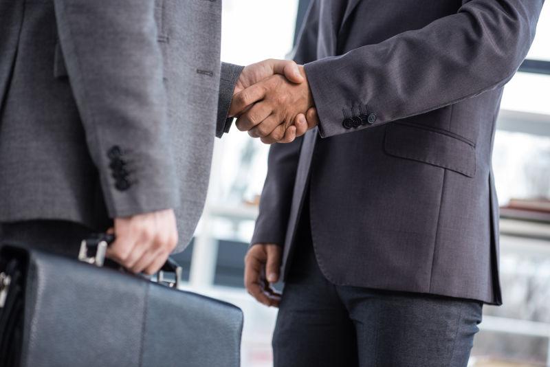 男商人握手