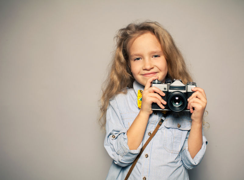 带相机的儿童