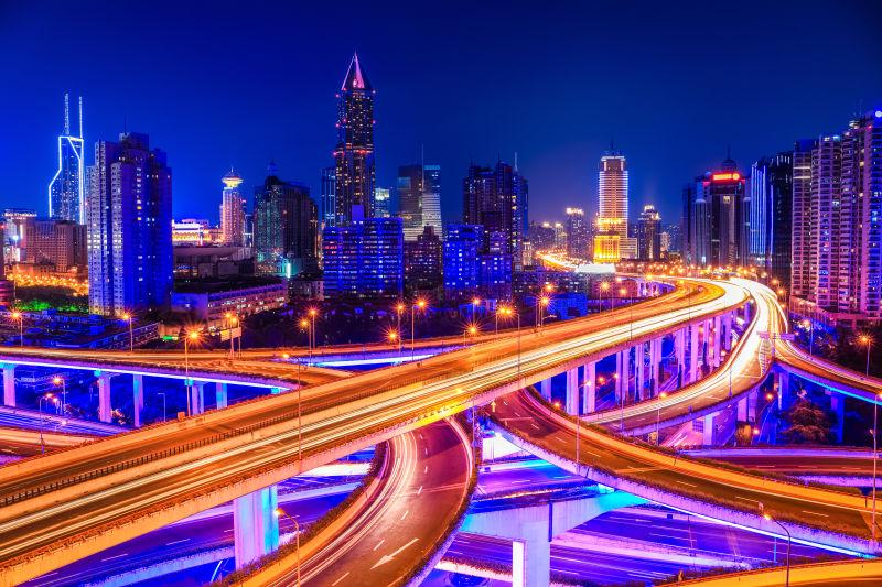上海城市夜景下的立交桥