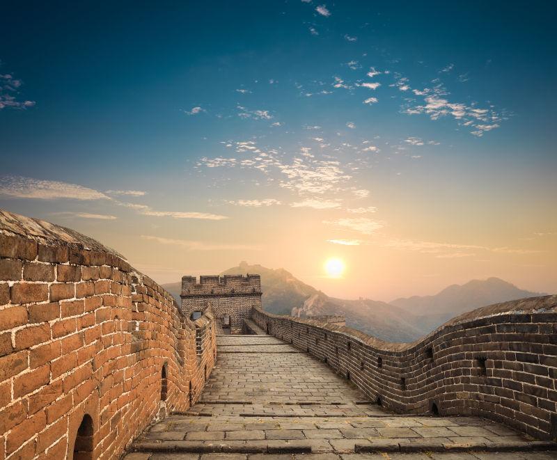 夕阳下的中国古长城