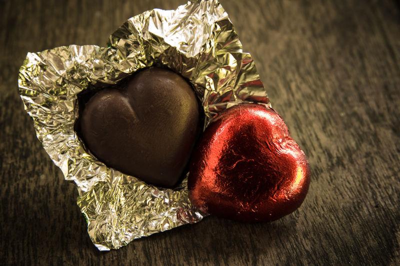 在包装纸里的巧克力