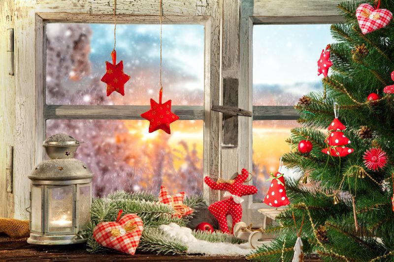 漂亮的圣诞窗台装饰
