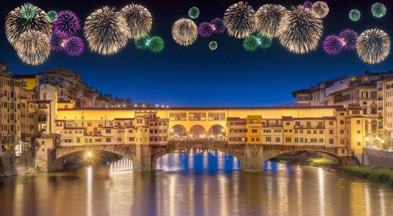 维基奥桥上的美丽烟花