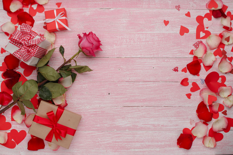 鲜花与礼物俯视效果