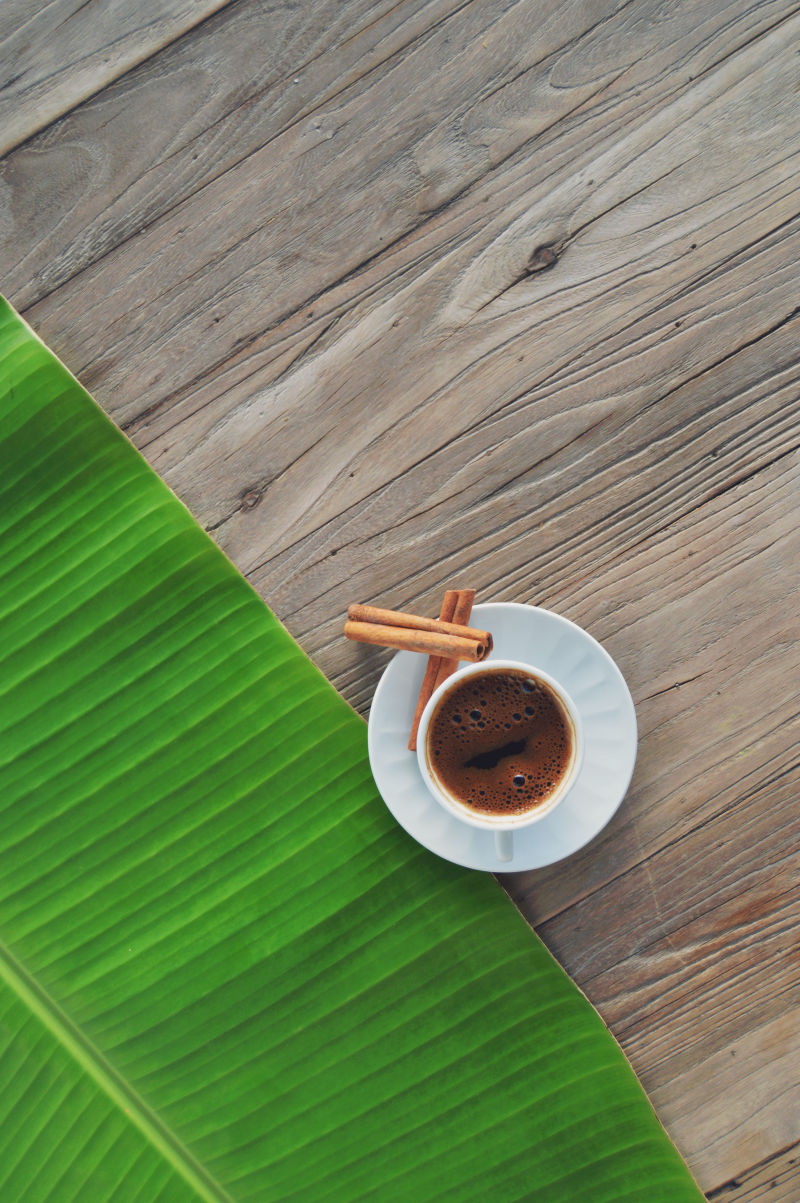 一杯咖啡与桂皮