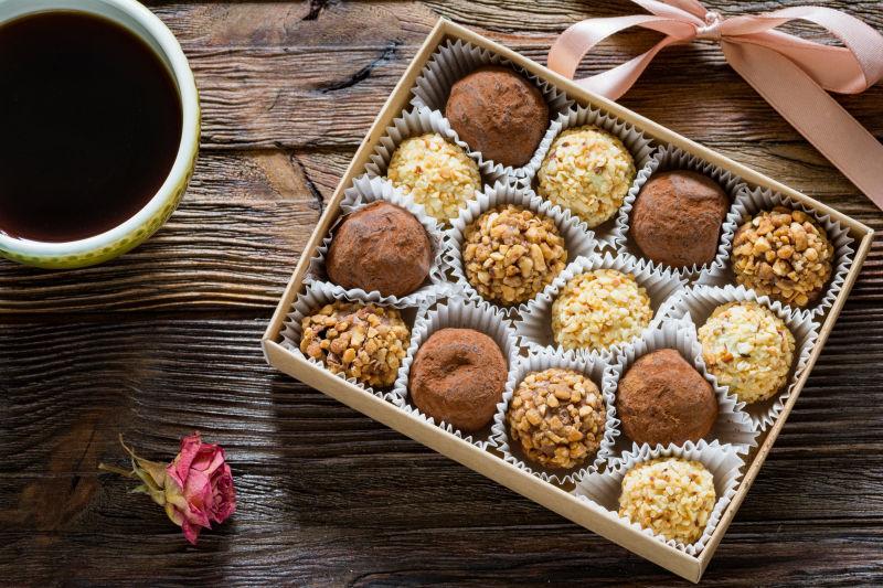 自制巧克力块菌在礼品盒