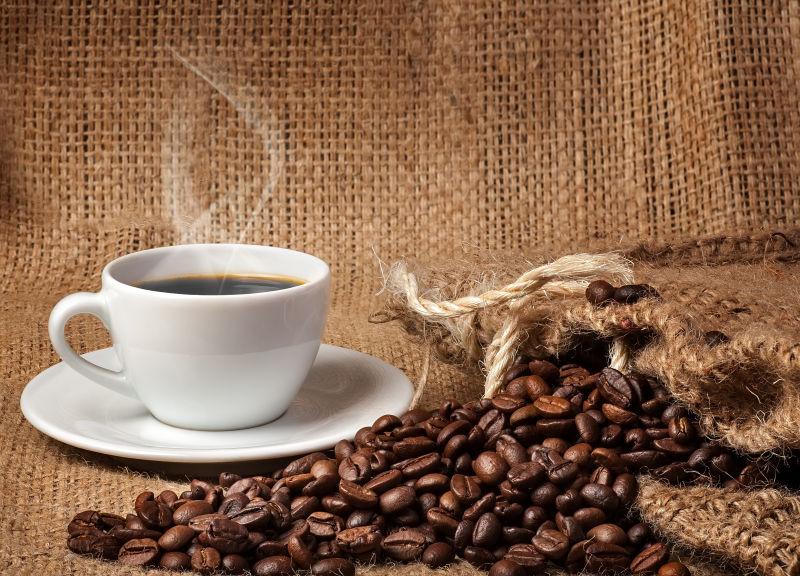 热咖啡以及咖啡豆