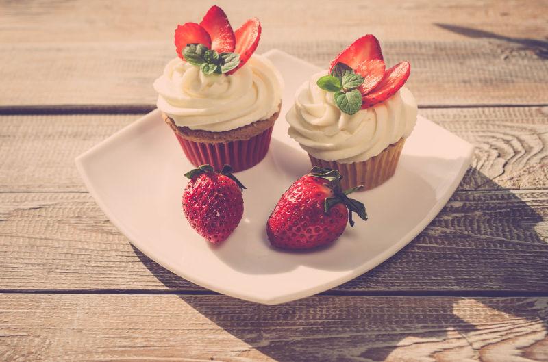 新鲜美味的草莓蛋糕