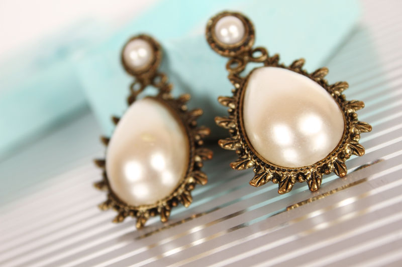 漂亮的一对珍珠耳环