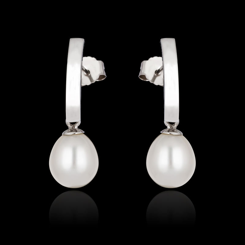 精美的珍珠耳环