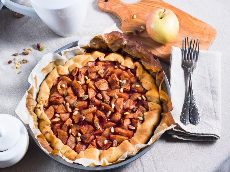 桌子上的美味甜点