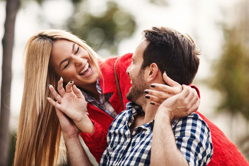 户外给男朋友令人惊喜