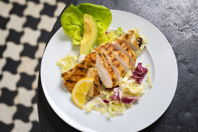 美味的鸡肉与蔬菜