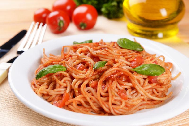 盘子里精致的意大利面