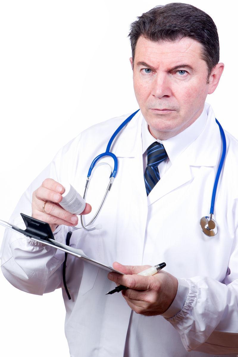 工作中的男医生