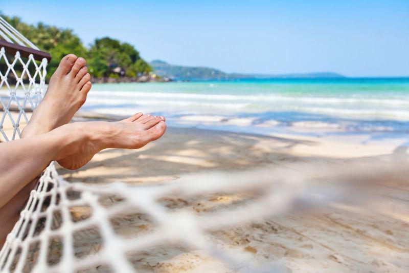 海滩上的渔网吊床